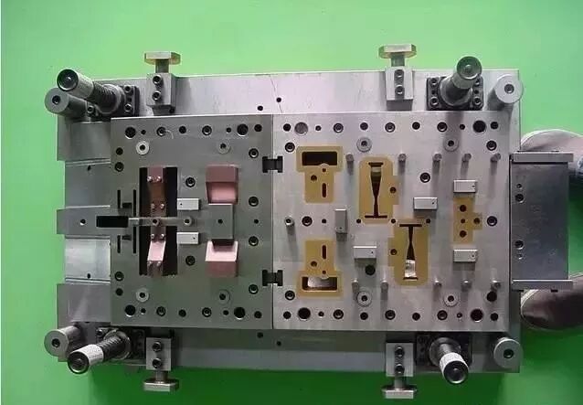 模具设计丨端子模下料原理及冲裁断面间隙讲解，值得一看！的图1